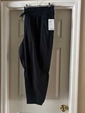 Athleta Trekkie North jogger, NWT size 26